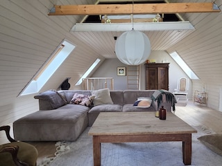 das Wohnzimmer im 1. Stock