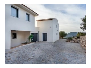 Villa totalement clos et parking