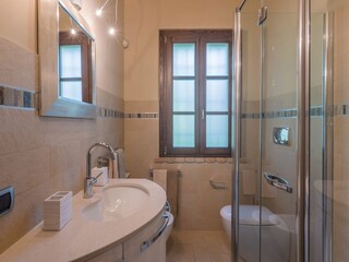 Villa Soleil - Bathroom with shower