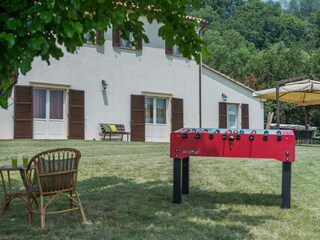 Villa Larissa – Garten und Tischfußballbereich