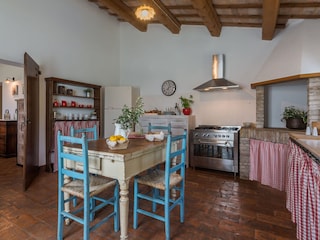 Villa Larissa – Küche mit Zugang zum Garten