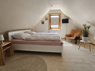 Schlafzimmer mit Bett 1,8o breite