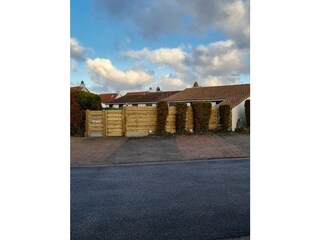 Einzäunung des Haus  - wichtig für Hundeliebhaber