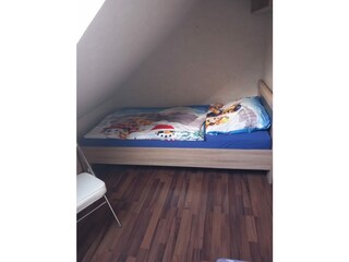 1. Einzelbett Kinderzimmer