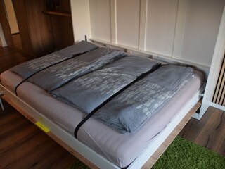 Bett offen