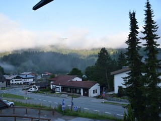 Blick vom Balkon, Stümpfling/Rosskopf in Wolken