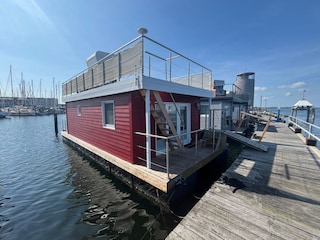 Hausboot am Liegeplatz