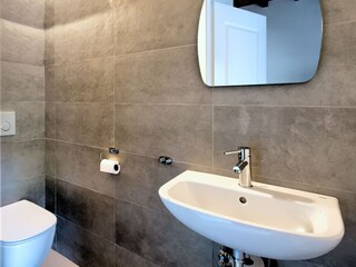 Toilette + Dusche
