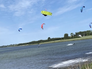 Flachwasser für hohe Sprünge am Damm