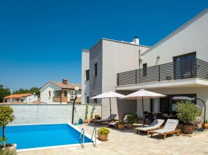 Villa Leonardo - Lovely Villa Leonardo in a village near Nova Vas, Istria