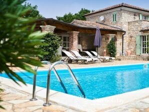 Villa Karim - Traditional Istrian Villa Karim in a village near Baderna, Istria