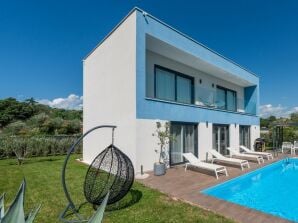 Modern Villa Chic near Umag
