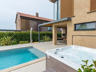 Jacuzzi
