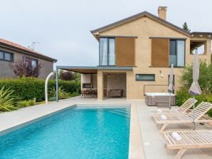 Beautiful Villa Vallis near Poreč, Istria