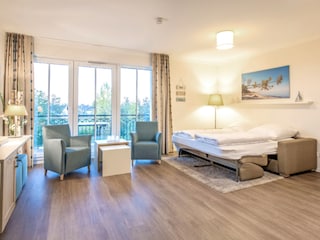 Schlafzimmer mit vorbereiteter Schlafcouch