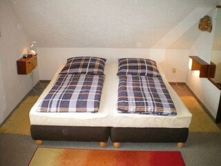 Bedroom with three beds (optionally arranged as three single beds)