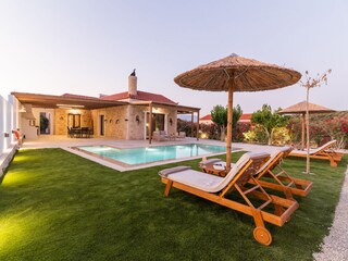 Villa Pitsidia Outdoor Recording 1