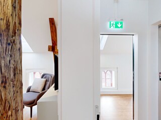 Eingangsbereich mit Fahrstuhl