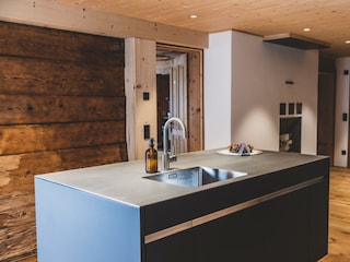 0EA49368-D97E-40F2-9946-47E4332D909E