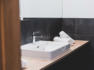 BB2A3F5F-C2A9-4585-A7F8-2337D5675E26