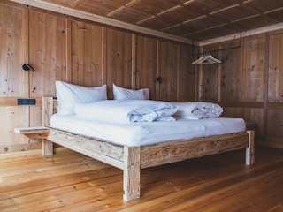 24A87DC6-F9D1-424D-9BCC-AAC7D8CBE2F7