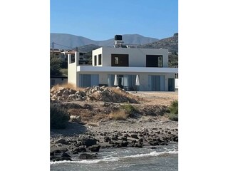 Strand 30 Meter von der Terrasse.