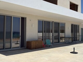 Sonnenterrasse direkt zum Schlafzimmer.