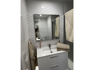 Badezimmer mit Dusche