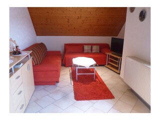 Fernsehecke mit ausziehbaren Schlafsofas