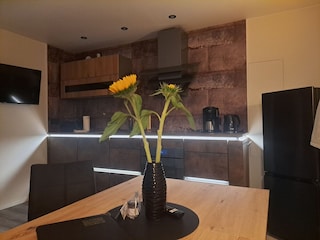 Küche mit Sitzbereich & TV