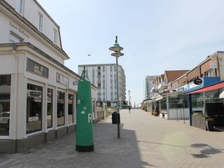 Fußgängerzone mit Blick zur Strandpromenade