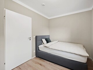 Schlafzimmer 2 mit Bockspring-Einzelbett