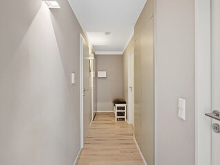 Schuhregal und Garderobe (Garderobe nicht auf dem Bild)