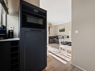 Kühlschrank mit Gefrierfach, Backofen & Kaffeemaschine