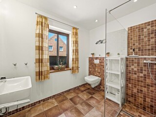 Helles Tageslicht-Badezimmer