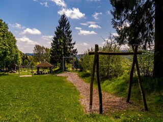 Rotrütte Spielplatz Häusern