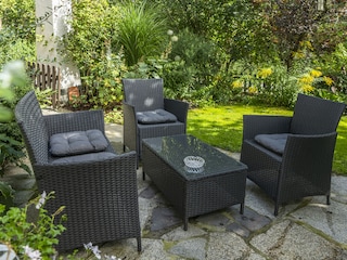 Freisitz vorm Haus - Raucherecke