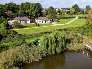 Ferienhaus Seeresidenz Settin – house by the lake