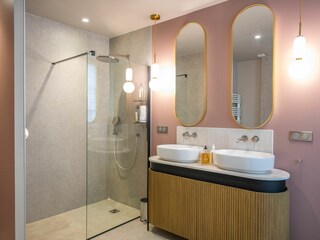 Badezimmer im Erdgeschoss