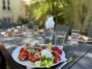 Saisonales Essen im Garten