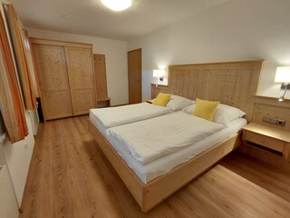 Ein Schlafzimmer (Doppelbett)