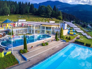 Schwimmbad Aquarena in Laufnähe