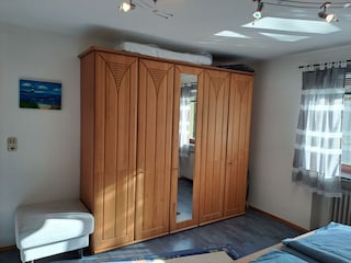 Kleiderschrank Schlafzimmer I