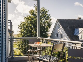 Balkon mit Hafenblick