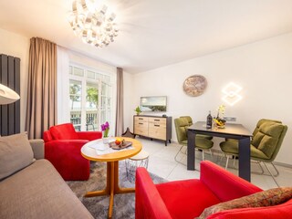 Kabel-TV und kostenfreies WLAN sind vorhanden.