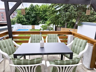 Balkon/Terrasse mit Zugang vom Wohnzimmer bzw Garten