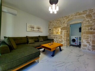 Wohnzimmer mit Schlafsofa