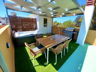 Dachterrasse mit Whirlpool und BBQ