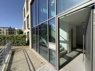 Hauseingang zur Wohnung Dünenhus mit Fahrstuhl