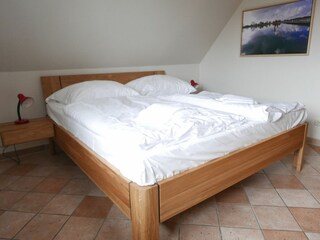 Schlafzimmer mit Doppelbett